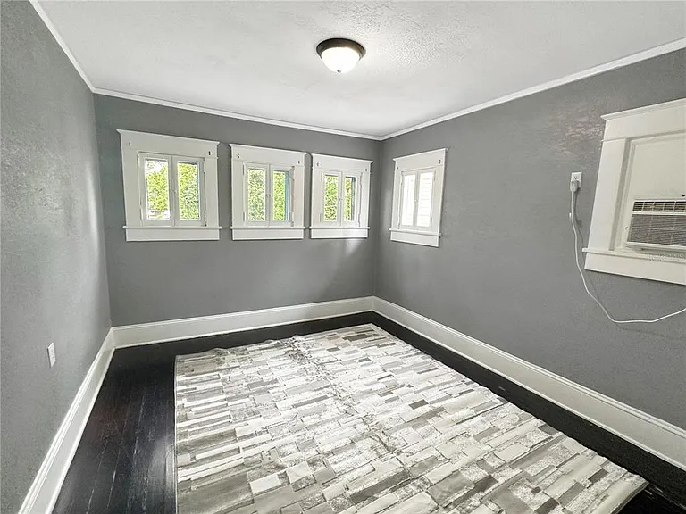 805 S Park Ave — Photo 16