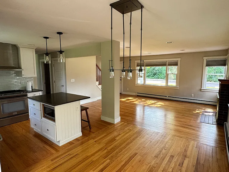 1069 Pine St — Photo 3
