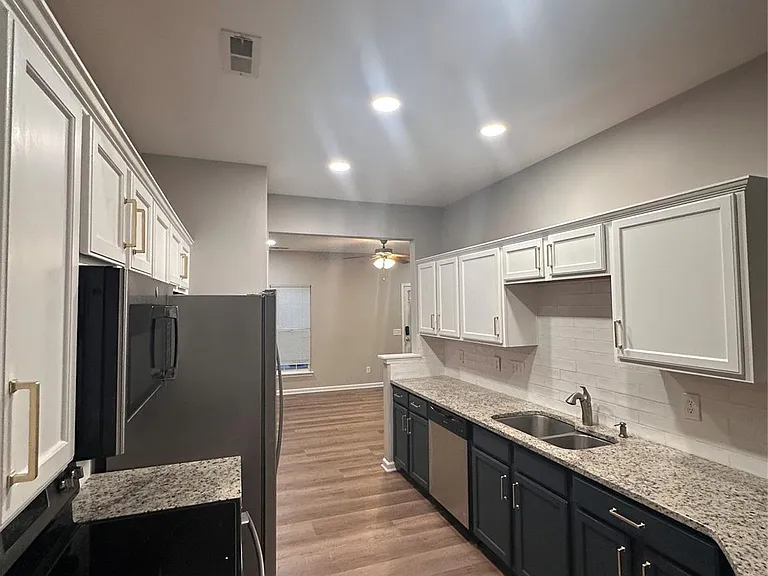10407 Alexander Martin Ave — Photo 3
