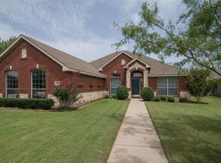 5860 Prairie View Ct, Grand Prairie, TX 75052