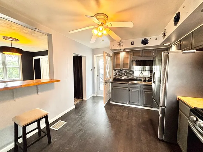 611 Green St — Photo 2