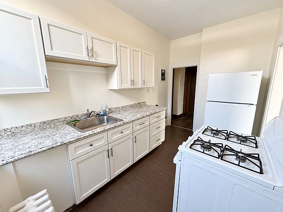 4th image of 208 N Warren Ave #D
