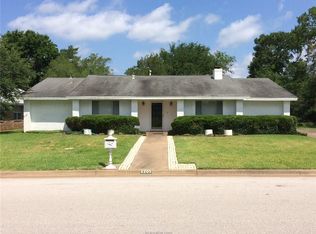 2205 Quail Hollow Dr, Bryan, TX 77802