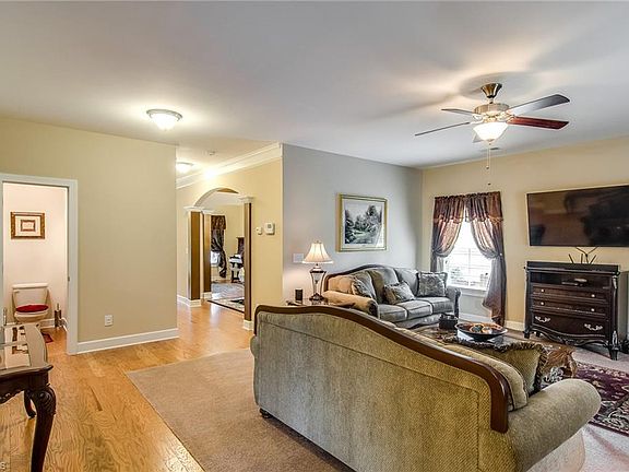 5th image of 2721 Edenridge Dr