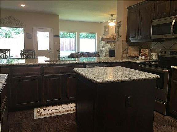 4th image of 3109 Tamarack Ln
