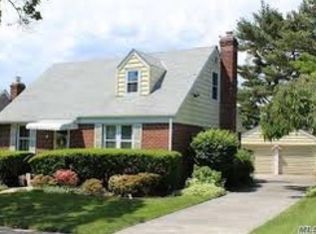145 William St, Williston Park, NY 11596
