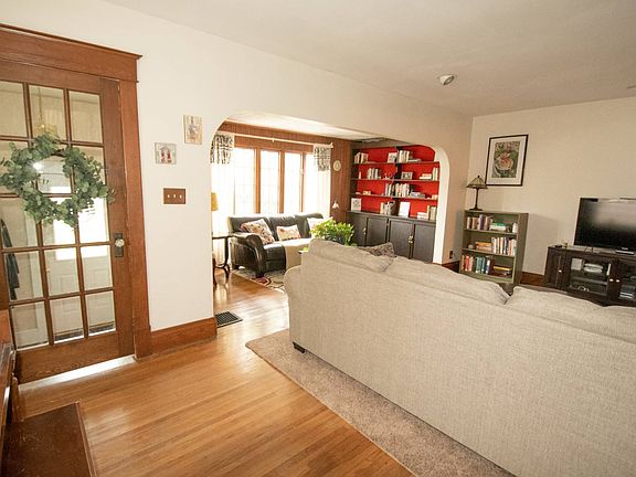 3rd image of 337 Villa Ave