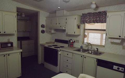 4th image of 9 Pinecrest St