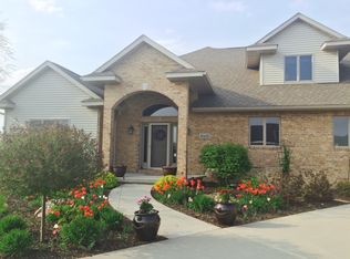 W14172 Crestview Dr, Prairie Du Sac, WI 53578
