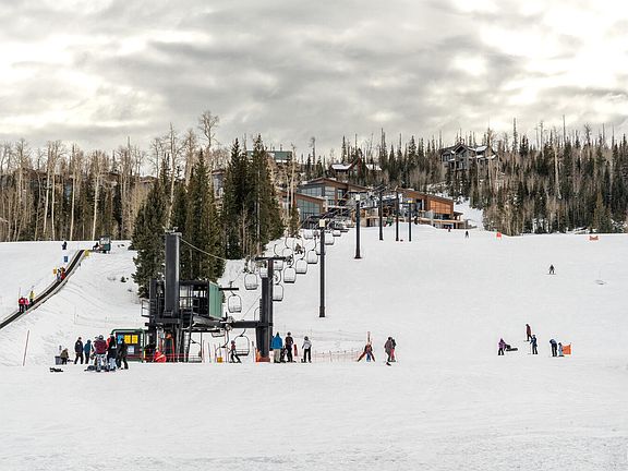 5th image of 150 W Ridge View St #240