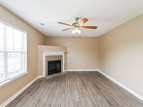 4th image of 5905 Kayla Dr