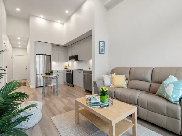 45505 Campus Dr #612, Chilliwack, BC V2R 6K8