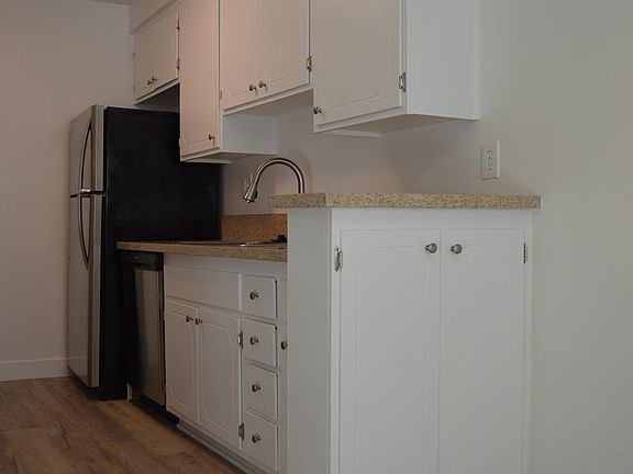 5th image of 1252 Granville Ave APT 3