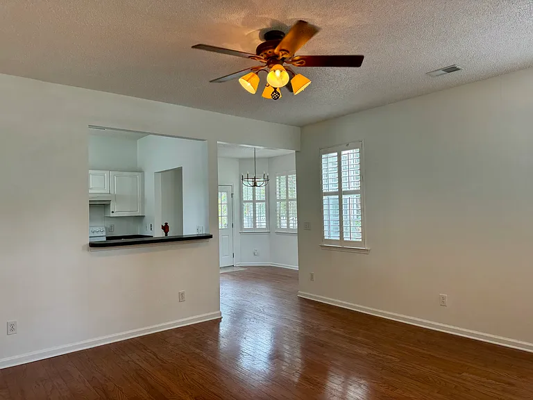 2476 Fulford Ct — Photo 8