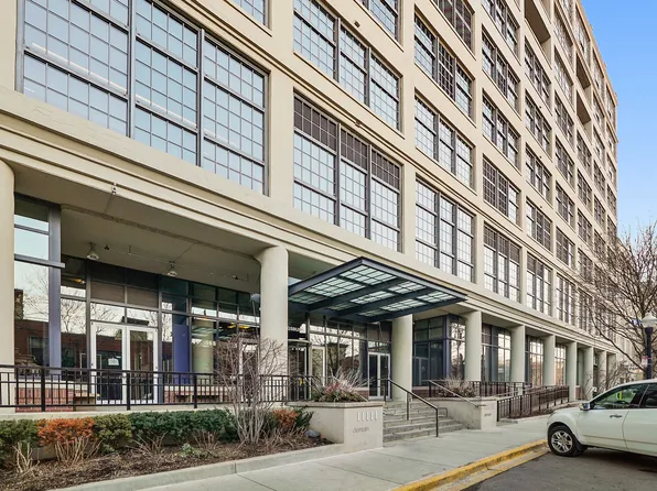 900 N Kingsbury St APT 800, Chicago, IL 60610