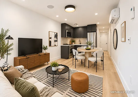 Living room, photo 1