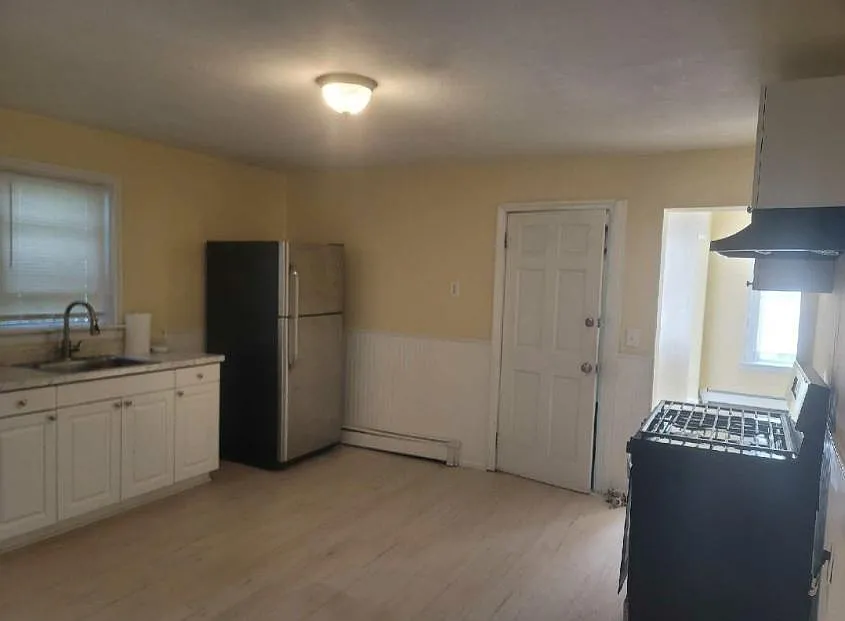 357 Poplar Street - 2nd Floor — Photo 2
