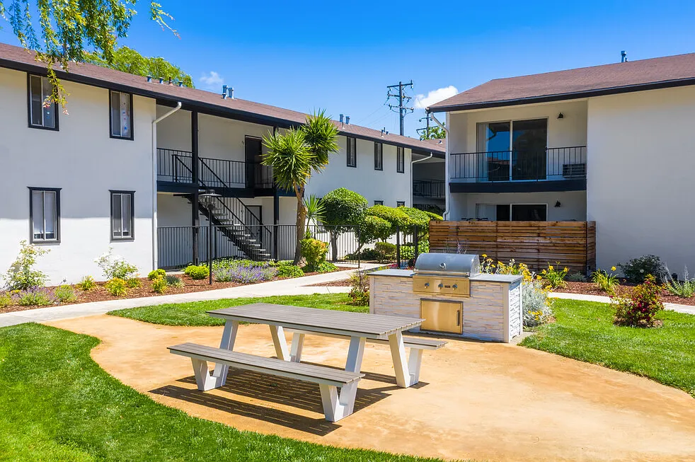 The Valley Apartments — Photo 4