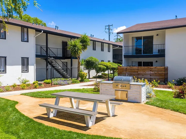 The Valley Apartments — Photo 4
