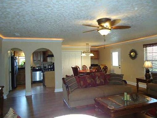 3rd image of 2716 Marquez Dr