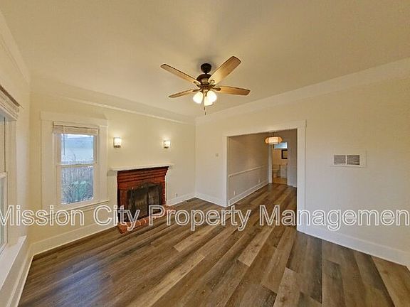4th image of 633 W De La Guerra St