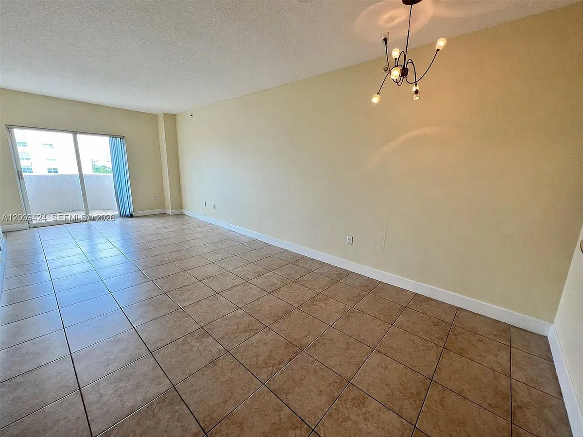 Building Photo - 50 Menores Ave #518