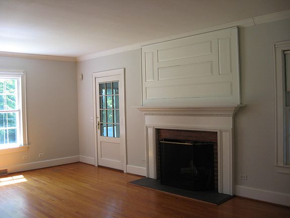 Living Room with fireplace