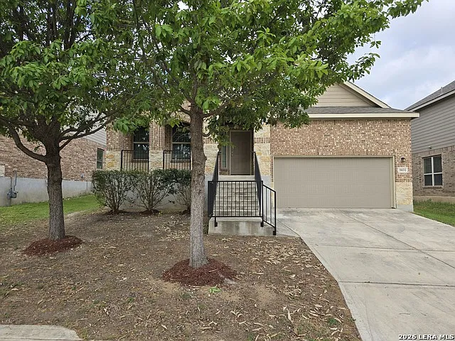 3 bed, 2.0 bath, 1840 sqft, $2,000 — Photo 1