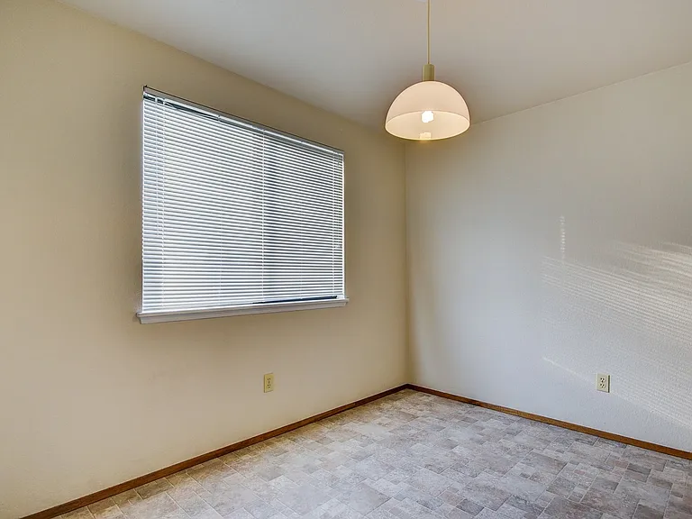 M0755-455 S. Oak Harbor Street — Photo 6