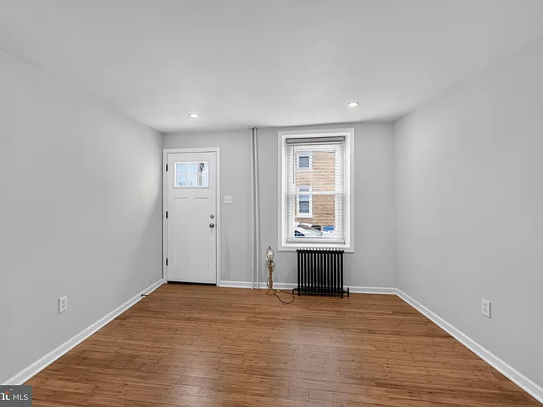 4469 Silverwood St — Photo 2