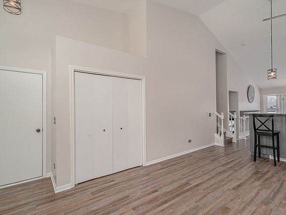 4th image of 1110 S Wabena Ave