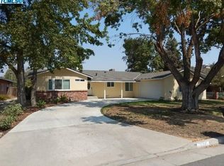 230 E Estate Ave, Tulare, CA 93274