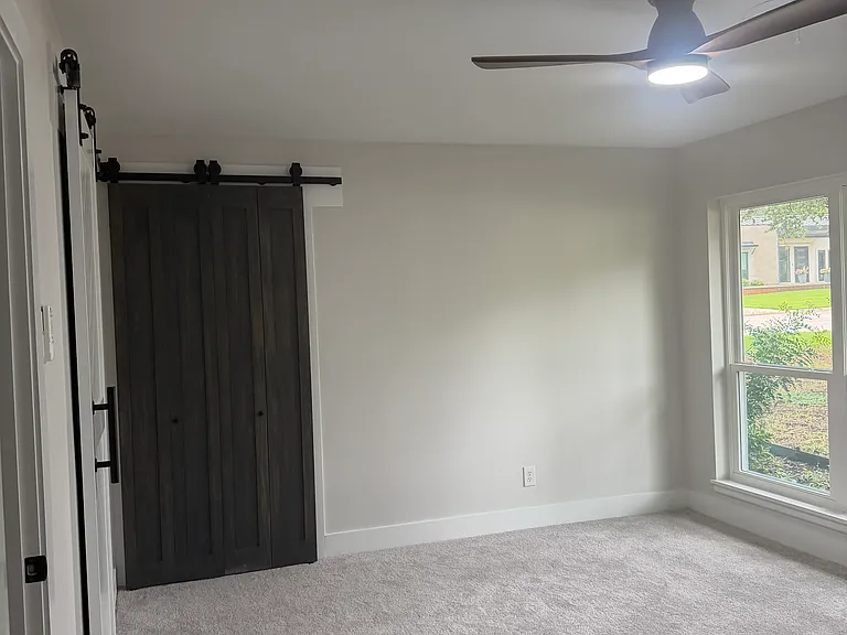 300 Oak Tree Ln — Photo 25