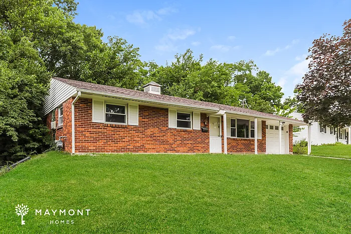 694 Castro Ln — Photo 2
