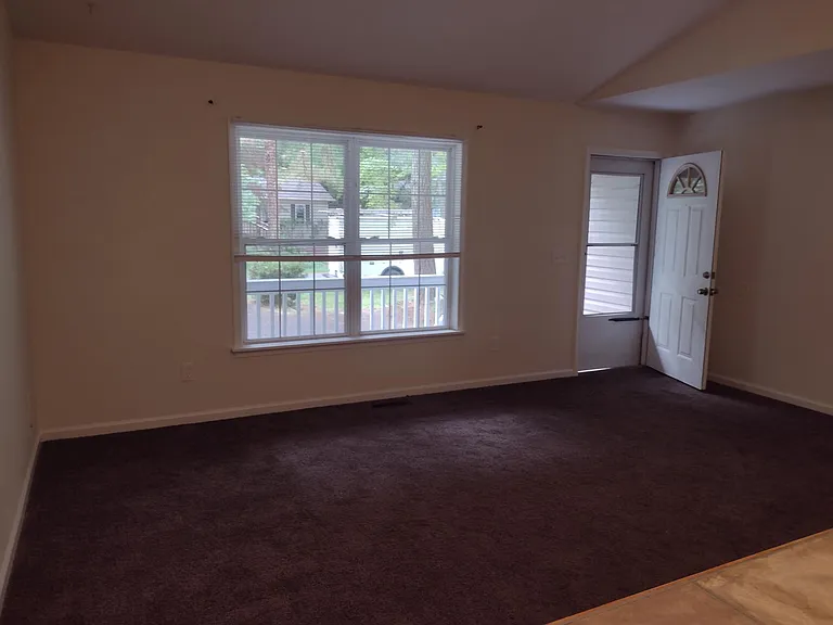 8 Nottingham Ln — Photo 10