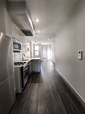 2nd image of 255 Linden St APT 3L