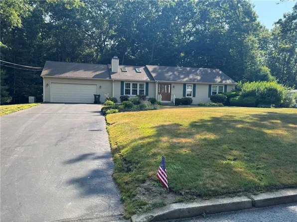 27 Forestwood Dr, Smithfield, RI 02917