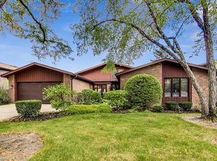 3145 Toulon Dr, Northbrook, IL