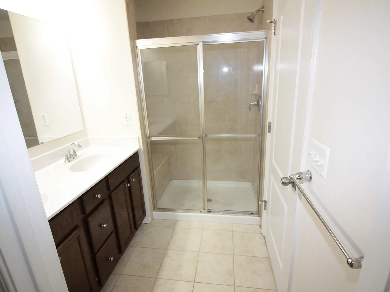 4 bed, 2200 sqft, $3,100 — Photo 3