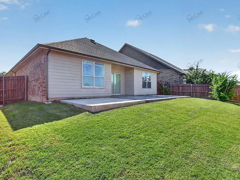2405 Loreto Dr — Photo 17