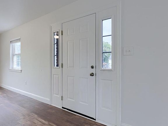 5th image of 1362 Blue Jay Dr