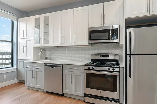 Rented by Space Real Estate | media 35