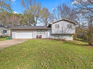 2224 N Mockingbird Ln, Fayetteville, AR 72703