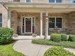 537 Ridgelawn Trl, Batavia, IL 60510