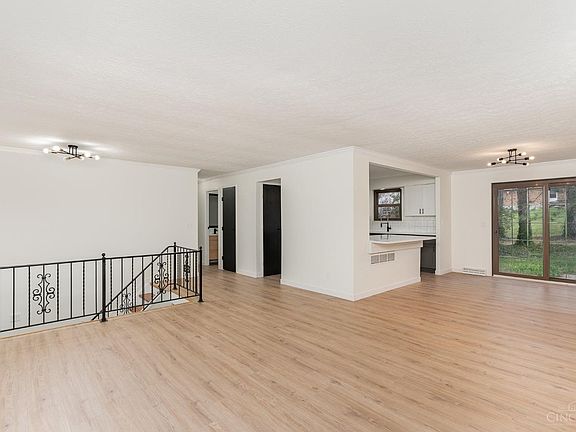 4th image of 8676 Indianwoods Dr
