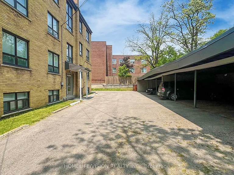 9901 Yonge St #4 — Photo 35