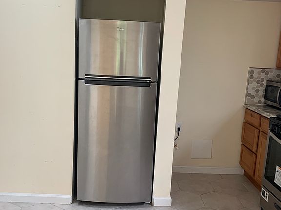 3rd image of 190 Bay 7 St #2