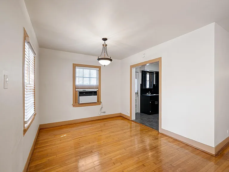1806 Banks St #1 — Photo 9