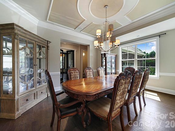 5th image of 105 Highclere Dr