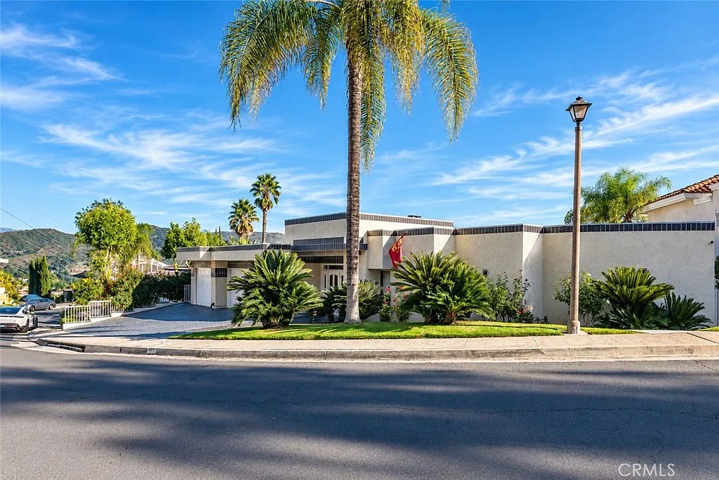 4 bed, 4013 sqft, $11,500 — Photo 3